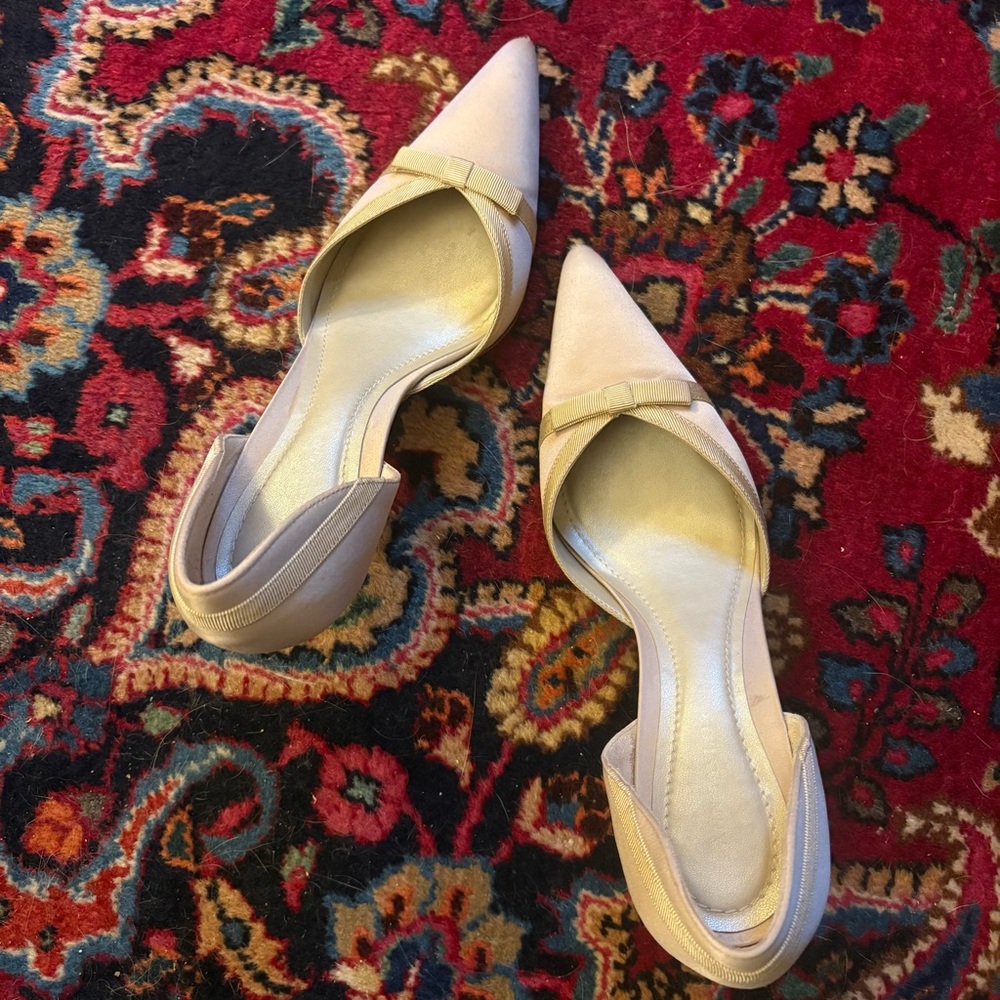 Ann Taylor Champagne Satin Heels with Bow Detail 7M